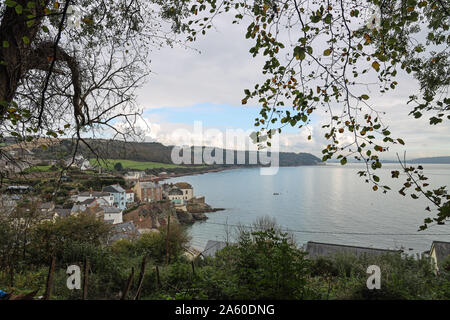 Kingsand und Cawsand wie aus dem Weg gesehen beim Anfahren von Mount Edgcumbe Park Stockfoto