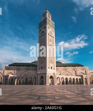 Low Angle View der Hassan II Moschee gegen Himmel - Casablanca, Marokko Stockfoto