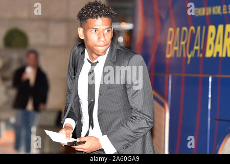 Sinobo Stadium, Prag. 22 Okt, 2019. Fußball-Spieler des FC Barcelona JUNIOR FIRPO kommt zu dem Hotel vor der Fußball Champions League Gruppe F 3. Runde Slavia Praha vs FC Barcelona Stadion Sinobo, Prag, Tschechische Republik, 22. Oktober 2019. Credit: Roman Vondrous/CTK Photo/Alamy leben Nachrichten Stockfoto