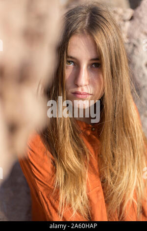 Portrait einer weiblichen Teenager im Freien Stockfoto