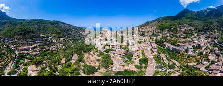 Spanien, Balearen, Mallorca, Region Valldemossa und Soller, Bergdorf Deia, Serra de Tramuntana. Stockfoto