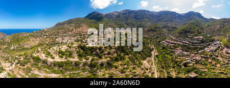 Spanien, Balearen, Mallorca, Region Valldemossa und Soller, Bergdorf Deia, Serra de Tramuntana. Stockfoto