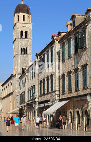 Kroatien, Dubrovnik, Franziskaner Kirche und Kloster; Stradun Straße, Menschen, Stockfoto