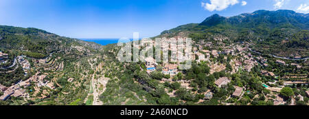 Spanien, Balearen, Mallorca, Region Valldemossa und Soller, Bergdorf Deia, Serra de Tramuntana. Stockfoto