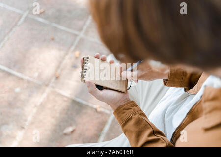 Man Notizen, close-up Stockfoto