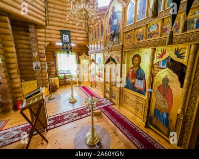 Innenansicht der Russischen Orthodoxen Kirche in Nikolskoye Dorf, Kommandeur Inseln, Kamtschatka, Russland, Eurasien Stockfoto