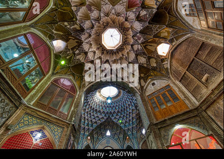 Hauptplatz mit Khan Amin al-Douleh Timche Dome, Alte Kashan Basar, Provinz Isfahan, Islamische Republik Iran, Naher Osten Stockfoto