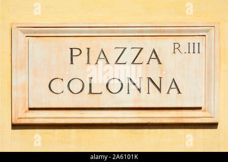 Straßenschild der Piazza Colonna in Rom - Italien. Stockfoto