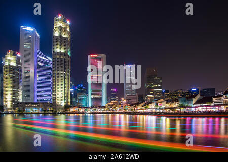 Clarke Quay mit Boot leichte Wanderwege in der Nacht, Singapur, Südostasien, Asien Stockfoto