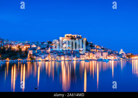 St. Michael's Festung und Sibenik Hafen, Sibenik, Dalmatien, Kroatien, Europa Stockfoto