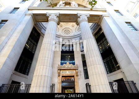 London, England, UK. Bush House, Aldwich (1935). Ehemalige HQ der BBC World Service (bis 2019) jetzt den Campus des Kings College London stehen. Fassade Stockfoto