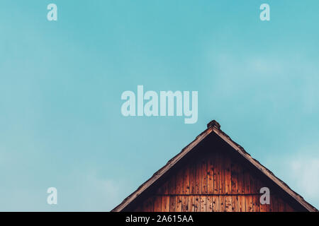 Satteldach Sheddach und blauer Himmel, wie die Kopie, abstrakte Komposition Stockfoto