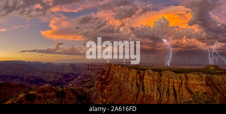 Ein Abend Gewitter nähert sich der Grand Canyon in Arizona, gesehen von der Wüste Ansicht Vista, Grand Canyon Nationalpark, UNESCO, Arizona, USA Stockfoto