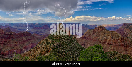 Sturm direkt über das sinkende Schiff am South Rim des Grand Canyon, Grand Canyon Nationalpark, UNESCO, Arizona, USA, Nordamerika Stockfoto