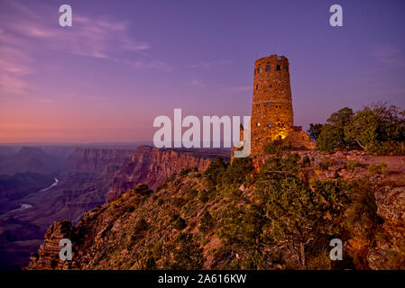 Watch Tower am Grand Canyon South Rim bei Dämmerung, Grand Canyon Nationalpark, UNESCO, Arizona, USA, Nordamerika Stockfoto