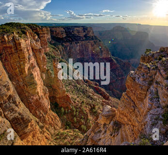 Die Turmspitze Abgrund in der Nähe von Zuni Punkt auf der South Rim des Grand Canyon in der Nähe von Sonnenuntergang, Grand Canyon Nationalpark, UNESCO, Arizona, USA Stockfoto