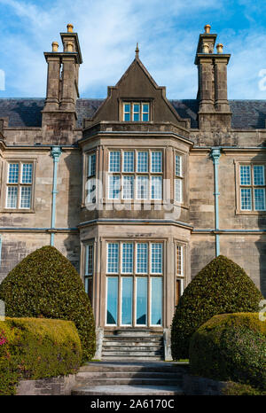 In Killarney, Irland - 17. Oktober 2019: Nahaufnahme Detail auf die Architektur von Muckross House in Killarney National Park Stockfoto