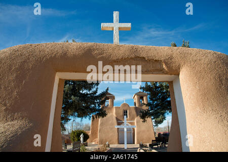 Die historische adobe San Francisco De Asis Kirche in Taos, New Mexico, Vereinigte Staaten von Amerika, Nordamerika Stockfoto