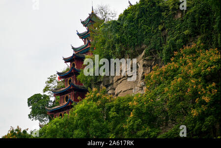 Chongqing. 22 Okt, 2019. Foto am Okt. 22, 2019 zeigt die Pagode in Shibaozhai Zhongxian County, im Südwesten von China Chongqing. Credit: Liu Chan/Xinhua/Alamy leben Nachrichten Stockfoto