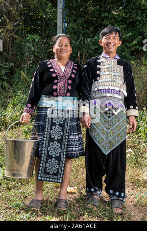 Traditionelle Hmong-Kleidung im Dorf Khun Sathan, Nan, Thailand. Stockfoto