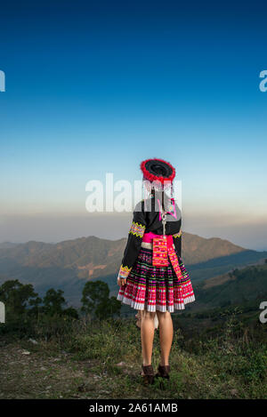 Traditionelle Hmong-Kleidung im Dorf Khun Sathan, Nan, Thailand. Stockfoto