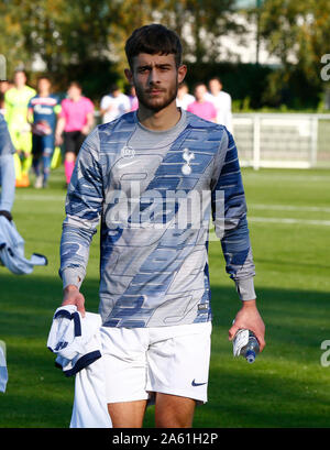 ENFIELD, England. 22. Oktober: Maurizio Pochettino von Tottenham Hotspur Tottenham Hotspur, der Sohn des ersten Team Manager Mauricio Pochettino während UAFA Yo Stockfoto