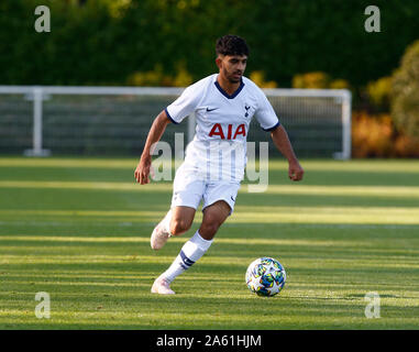 ENFIELD, England. 22. Oktober: Dilan Markanday von Tottenham Hotspur während UAFA Youth League zwischen den Tottenham Hotspur und Crvena Zvezda (Roter Stern. Stockfoto