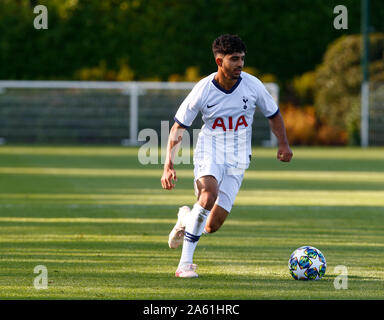 ENFIELD, England. 22. Oktober: Dilan Markanday von Tottenham Hotspur während UAFA Youth League zwischen den Tottenham Hotspur und Crvena Zvezda (Roter Stern. Stockfoto