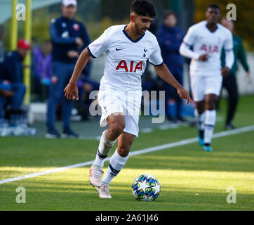 ENFIELD, England. 22. Oktober: Dilan Markandy von Tottenham Hotspur während UAFA Youth League zwischen den Tottenham Hotspur und Crvena Zvezda (Roter Stern Belg Stockfoto