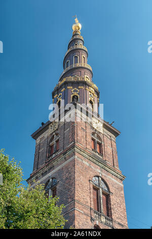 Die Kirche von unser Retter ist eine barocke, aus dem 17. Jahrhundert Platz der Anbetung mit einem Carillon & Schritte um die Außenseite der Turmspitze. Stockfoto