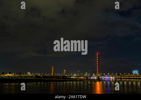 Nightshoot der Medienhafen Düsseldorf Stockfoto