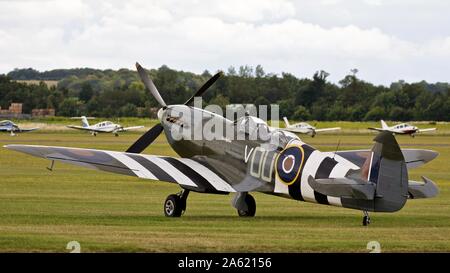 1944 Supermarine Spitfire IX (G-LFIX) auf Static Display an der Flying Legends Airshow 2019 Stockfoto