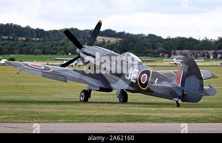 Supermarine Spitfire MV 268 FR XIV' G-SPIT' Stockfoto