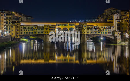 Ein Bild von der Ponte Vecchio in der Nacht (Florenz). Stockfoto