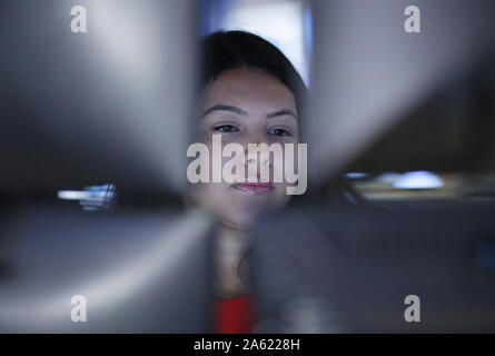 New York, Vereinigte Staaten. 23 Okt, 2019. Händler arbeiten an der den Boden der New York Stock Exchange an der Öffnung Glocke an der Wall Street in New York City am Mittwoch, 23. Oktober 2019. Foto von John angelillo/UPI Quelle: UPI/Alamy leben Nachrichten Stockfoto