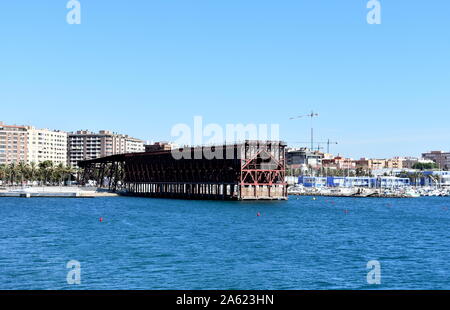 Almeria Hafen und El Cable Inglés (die englische Pier), einem 1000 Meter Eisen bahn Pier, Almeria, Spanien Stockfoto