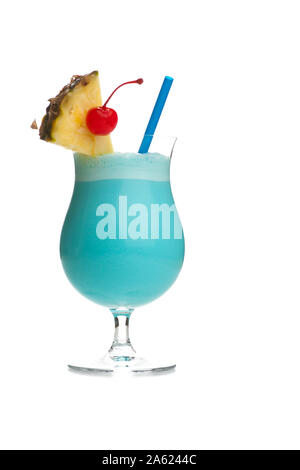 Blue Hawaiian Colada - mit Ananas und Kirschen Stockfoto