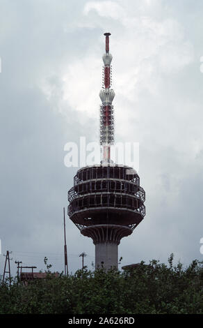 6. Juni 1993 während der Belagerung von Sarajevo: das Symbol von Sarajevo, Hum Tower, die shell - zerschlagene Fernsehen Sender auf Hum Hill. Stockfoto