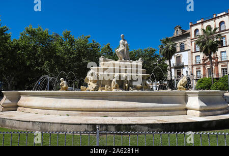 Anzeigen von Hispalis Brunnen, Puerta de Jerez, Sevilla, Spanien. Stockfoto