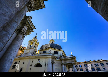 Santa Maria dei Miracoli Kirche an der Piazza del Popolo RAltar ome Italien. In den 1600er Jahren gebaut. Stockfoto