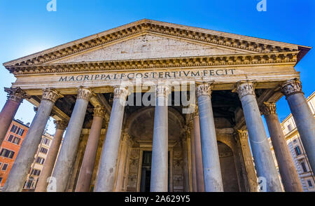 Römische Säulen Pantheon, Rom, Italien, umgebaut von Hadrian in 118 bis 125 AD wurde älteste römische Kirche in 609 AD. Stockfoto