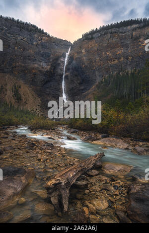 Takakkaw Falls im Yoho National Park, British Columbia - Kanada Stockfoto