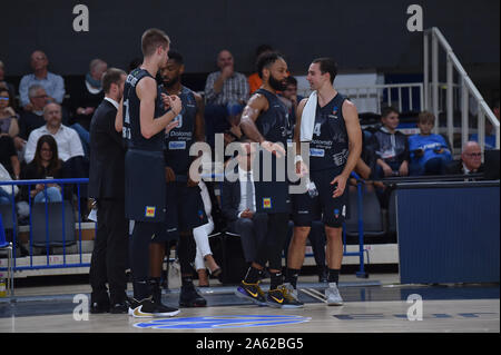 Oktober 23, 2019, Trento, Italien: Handwerk Aaron (Dolomiti energia Trient) Blackmon lames (Dolomiti energia Trient) Kelly rashard (Dolomiti energia Trient) während Dolomiti Energia Trient vs Asseco Arka Gdynia, Basketball EuroCup Meisterschaft in Trento, Italien, 23. Oktober 2019 - LPS/Giancarlo Dalla Riva (Credit Bild: © Giancarlo Dalla Riva/LPS über ZUMA Draht) Stockfoto