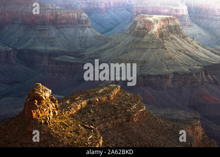 Battleship Rock gesehen vom Südrand des Grand Canyon National Park Stockfoto