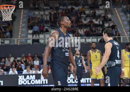 Oktober 23, 2019, Trento, Italien: Knox Justin (Dolomiti energia Trient) während Dolomiti Energia Trient vs Asseco Arka Gdynia, Basketball EuroCup Meisterschaft in Trento, Italien, 23. Oktober 2019 - LPS/Giancarlo Dalla Riva (Credit Bild: © Giancarlo Dalla Riva/LPS über ZUMA Draht) Stockfoto