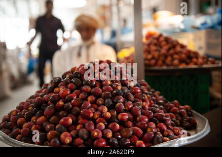 Lokale omanische Termine für den Verkauf in der gemüsemarkt in der Nähe von Mutrah Souk, Alte Muscat, Oman Stockfoto