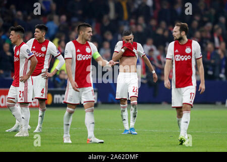 Amsterdam, Niederlande. 23 Okt, 2019. AMSTERDAM, 23-10-2019 JohanCruyff Arena, Champions League Fußball Saison 2019/2020 Ajax-player Lisandro Martinez Ajax-player Edson Alvarez Ajax-player Dusan Tadic Ajax-player Hakim Ziyech Ajax-player Daley Blind während des Spiels Ajax-FC Chelsea. Credit: Pro Schüsse/Alamy leben Nachrichten Stockfoto