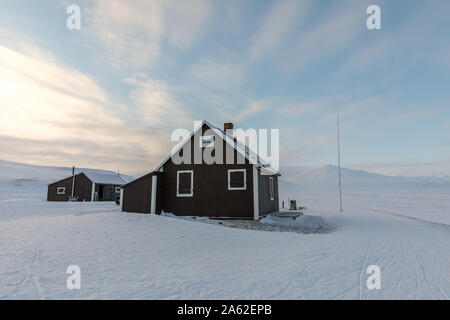 Villa Fredheim, der berühmten Kabine in Tempelfjorden, Svalbard. Stockfoto