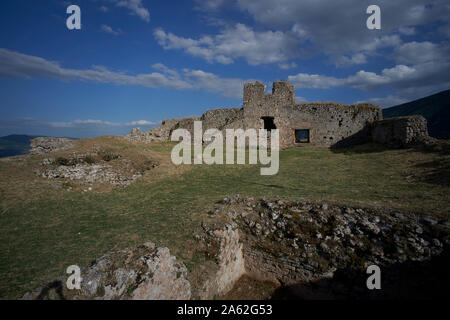 Mendenitsa Schloss, Griechenland, in der Nähe der Thermopylen. Auch als Bodonitsa Schloss bekannt. Griechisch: Κάστρο Μενδενίτσας Stockfoto