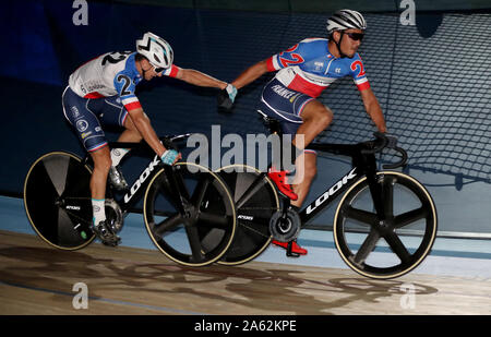 Frankreichs Bryan Coquard und Donavamn Grondin bei Tag zwei Der phynova 6 Tage Radfahren an Lee Valley VeloPark, London. Stockfoto